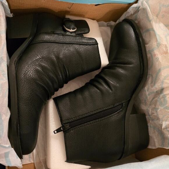 Baretraps Women's Linnea Block Heel Booties NEW Size 8 M - Picture 5 of 7